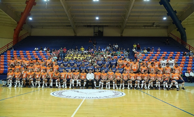 Presenta el rector a los Correcaminos UAT Liga Mayor de Futbol Americano