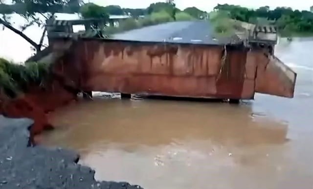 Colapsa carretera de Veracruz tras lluvias