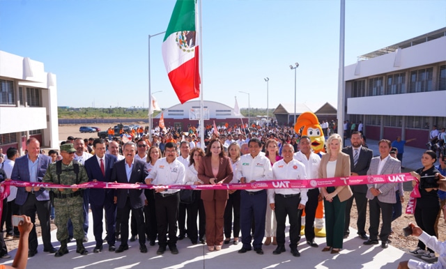 Dámaso Anaya y Carmen Lilia Canturosas inauguran la Preparatoria UAT Nuevo Laredo