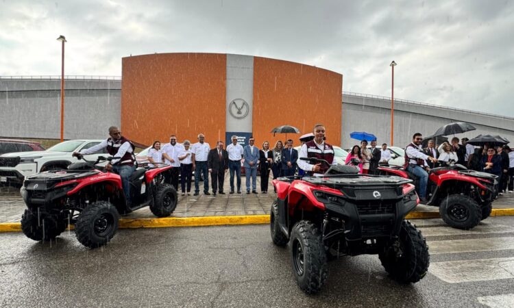 Rector de la UAT entrega equipamiento de vehículos a las facultades de la zona sur