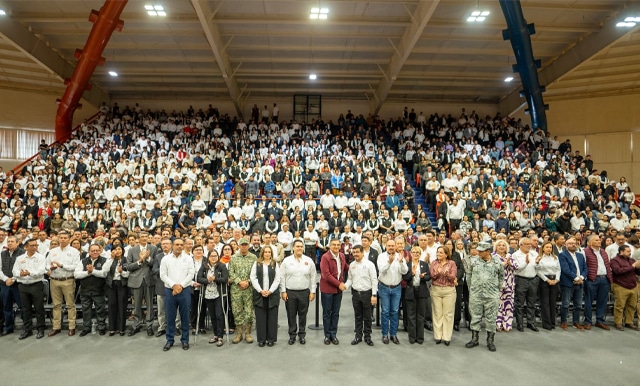 Gobernador y rector hacen entrega histórica de equipos de cómputo a estudiantes y docentes de la UAT