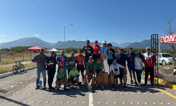 Corren con éxito el Maratón de Juguete en ciclismo