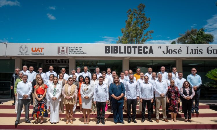 Entrega rector equipamiento en la Facultad de Ciencias de la Educación y Humanidades