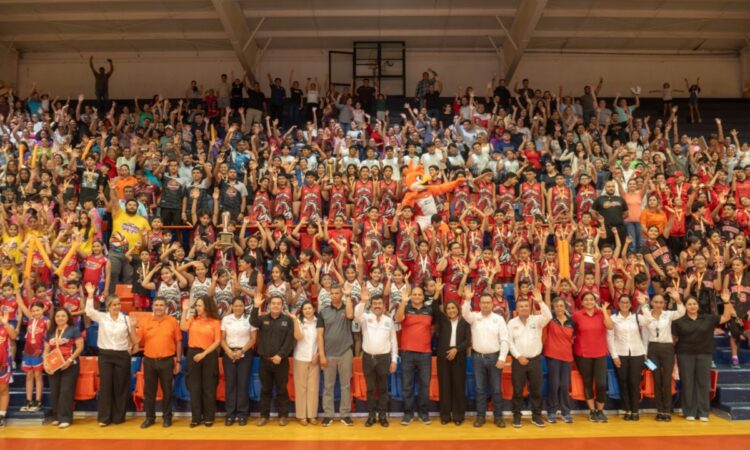 El rector Dámaso Anaya consolida el éxito de la primera Copa UAT de Básquetbol