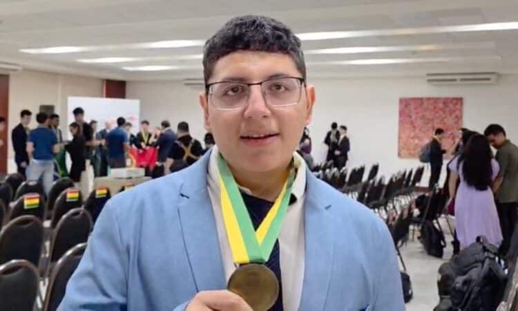 Alumno de la UAT gana medalla histórica en la Olimpiada Iberoamericana de Química
